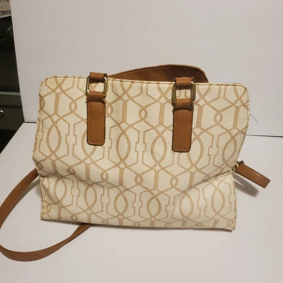 Tan and White Purse With Gold Lock Detail Large - Picture 7 of 13